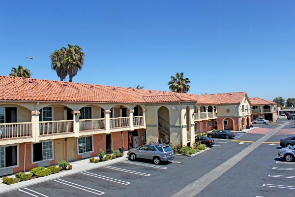 Crystal Inn Suites & Spas image 7